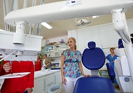 La consejera de Desarrollo Educativo, Patricia del Pozo, en una visita a un centro de FP Dual.