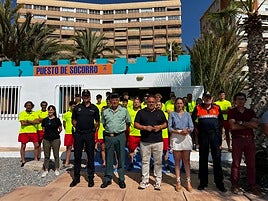 El alclalde Juan José Ruiz Joya junto a otros miembros de seguridad en la presentación.