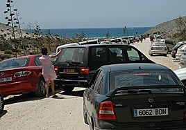 Acceso a la playa de Mónsul.