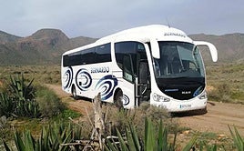 Autobús para el transporta a playas de Cabo de Gata.