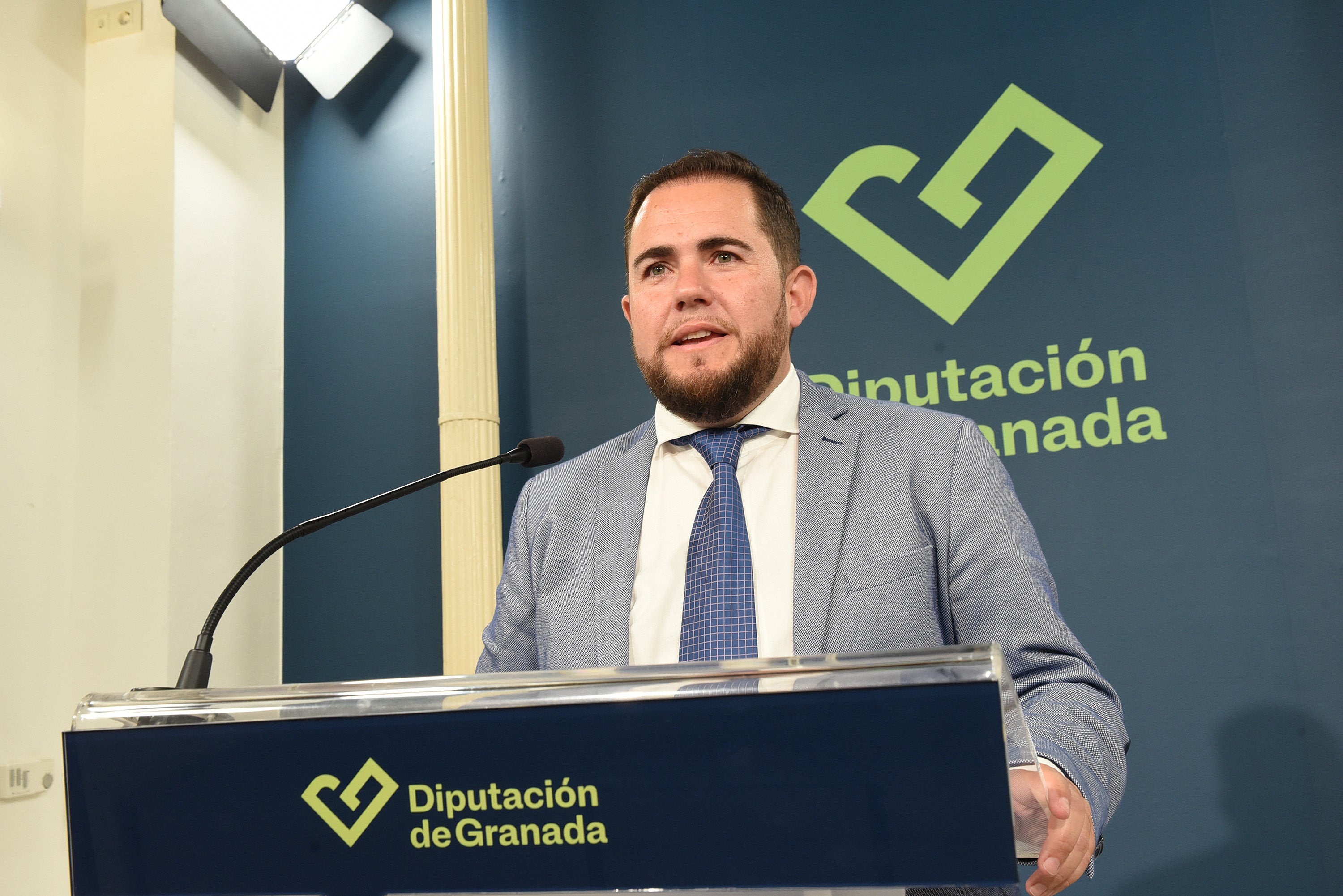 Diputación invertirá 2 millones de euros para mejorar los caminos vecinales de la provincia