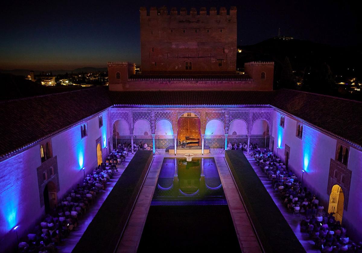 El patio de los Arrayanes, lleno para presenciar el final del ciclo Schubert del Festival.