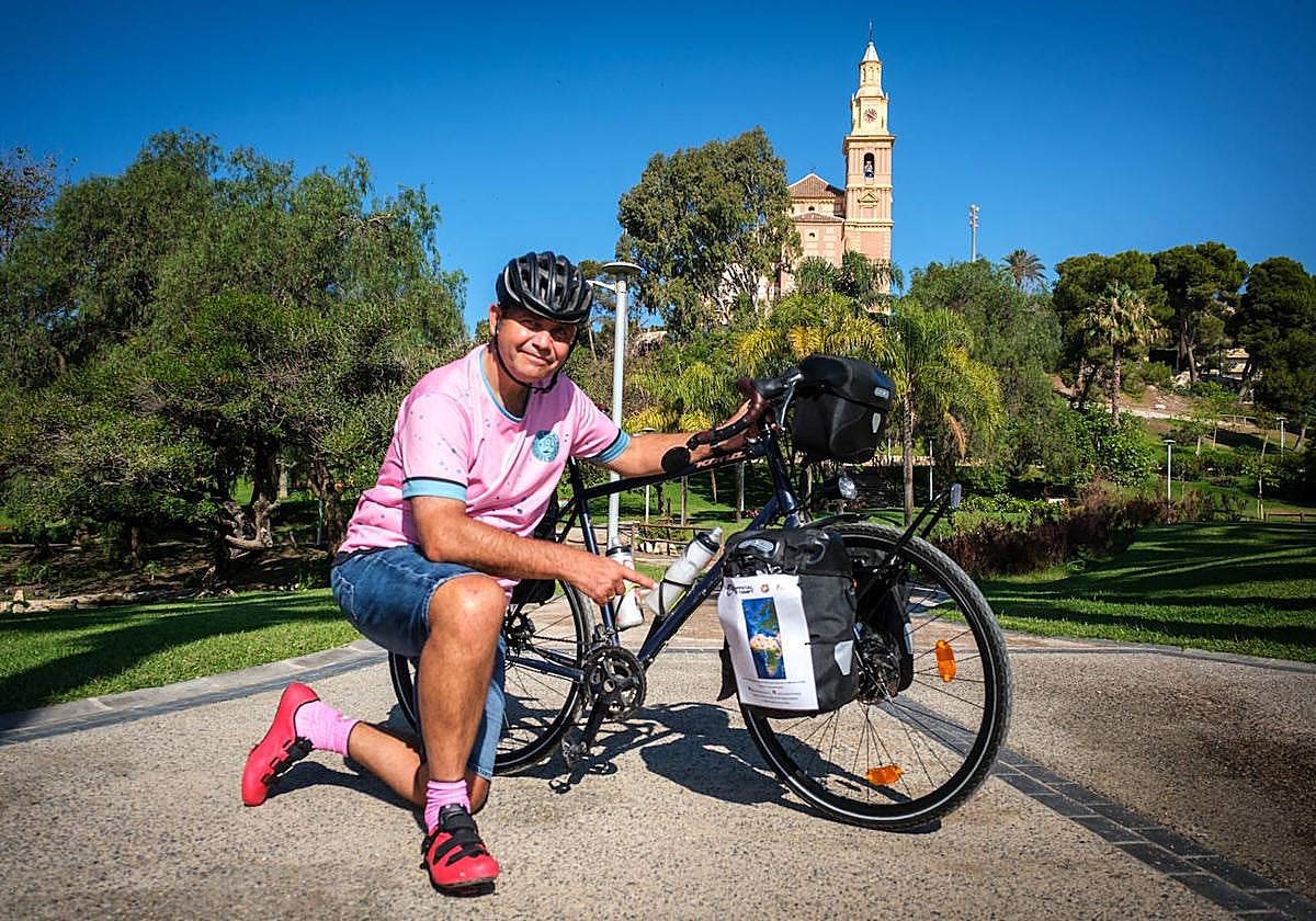 El vecino motrileño posa para IDEAL en el parque de Los Pueblos de América.