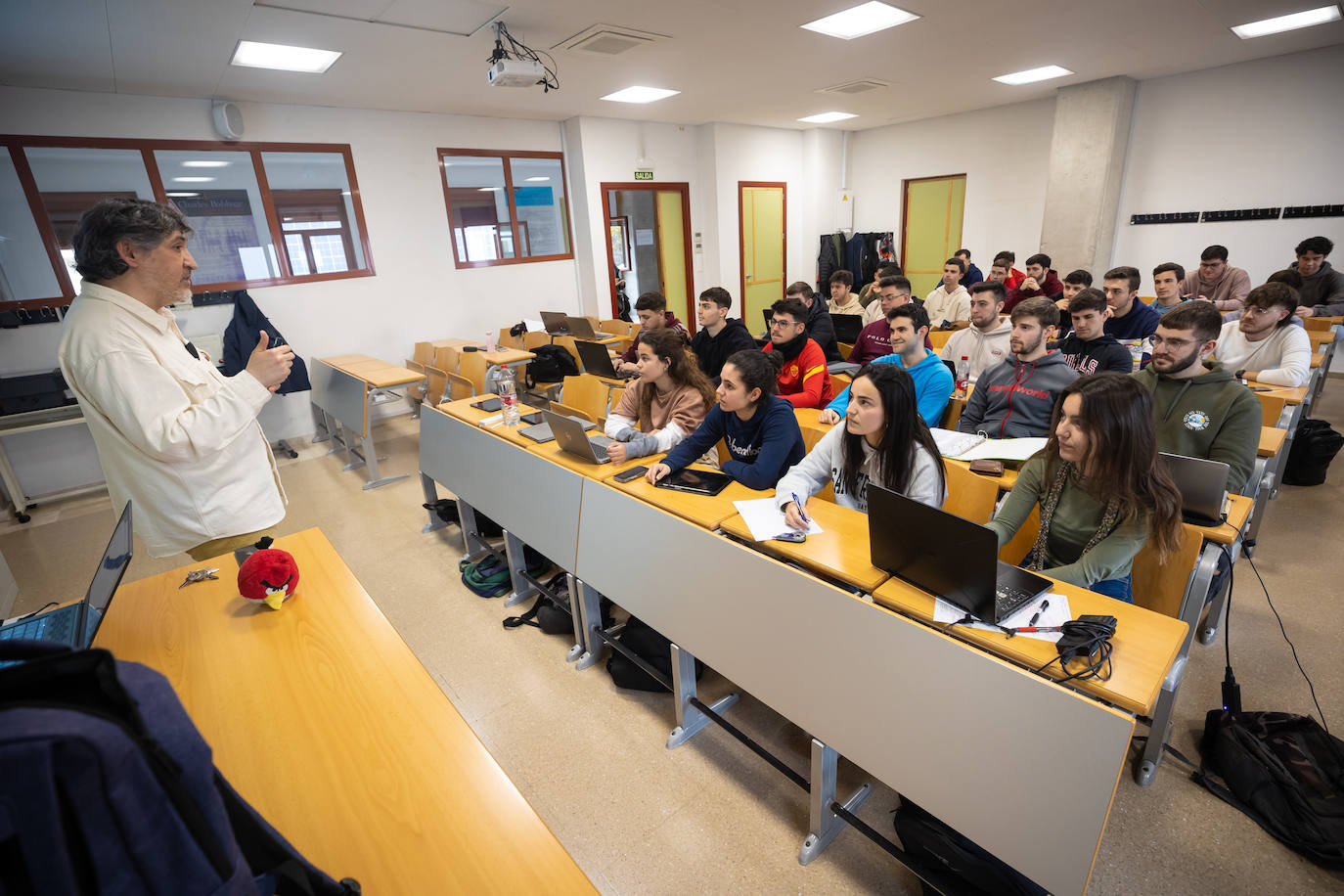 Una clase de la Escuela de Ingenierías y Telecomunicación de la UGR.