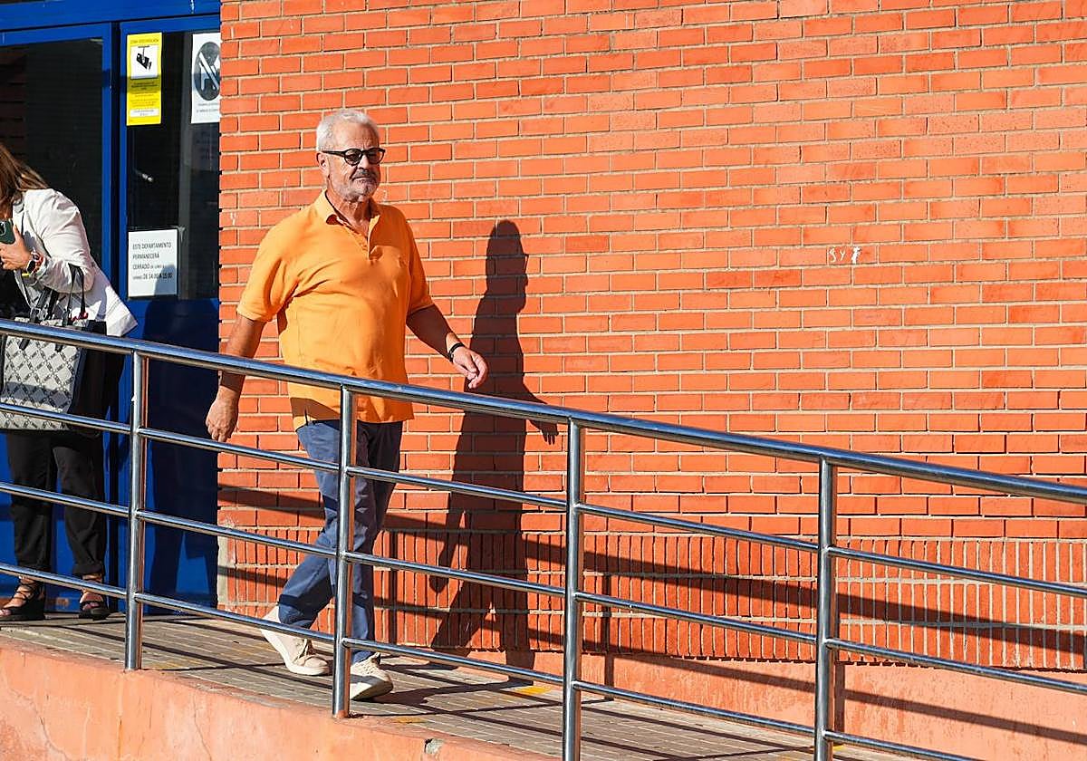 El ex alto cargo de la Junta de Andalucía Francisco Vallejo sale de prisión.