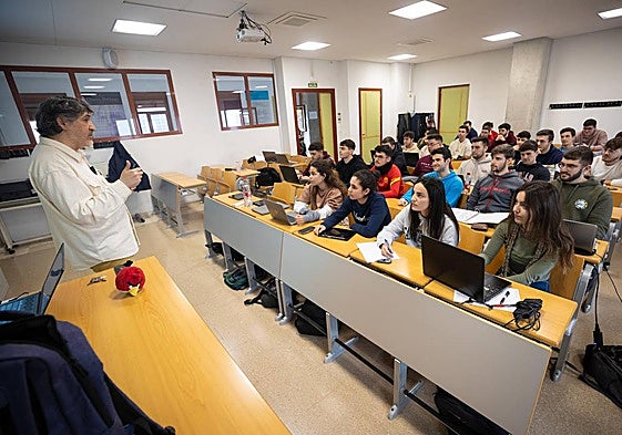Una clase de la Escuela de Ingenierías y Telecomunicación de la UGR.