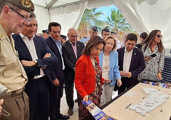La ministra de Defensa conoció en Jaén la maqueta del campus principal del Cetedex.