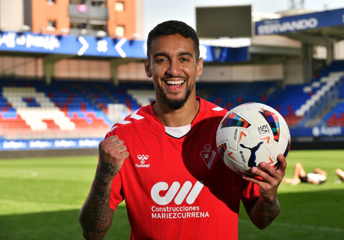 Matheus Pereira, con la camiseta del Eibar.