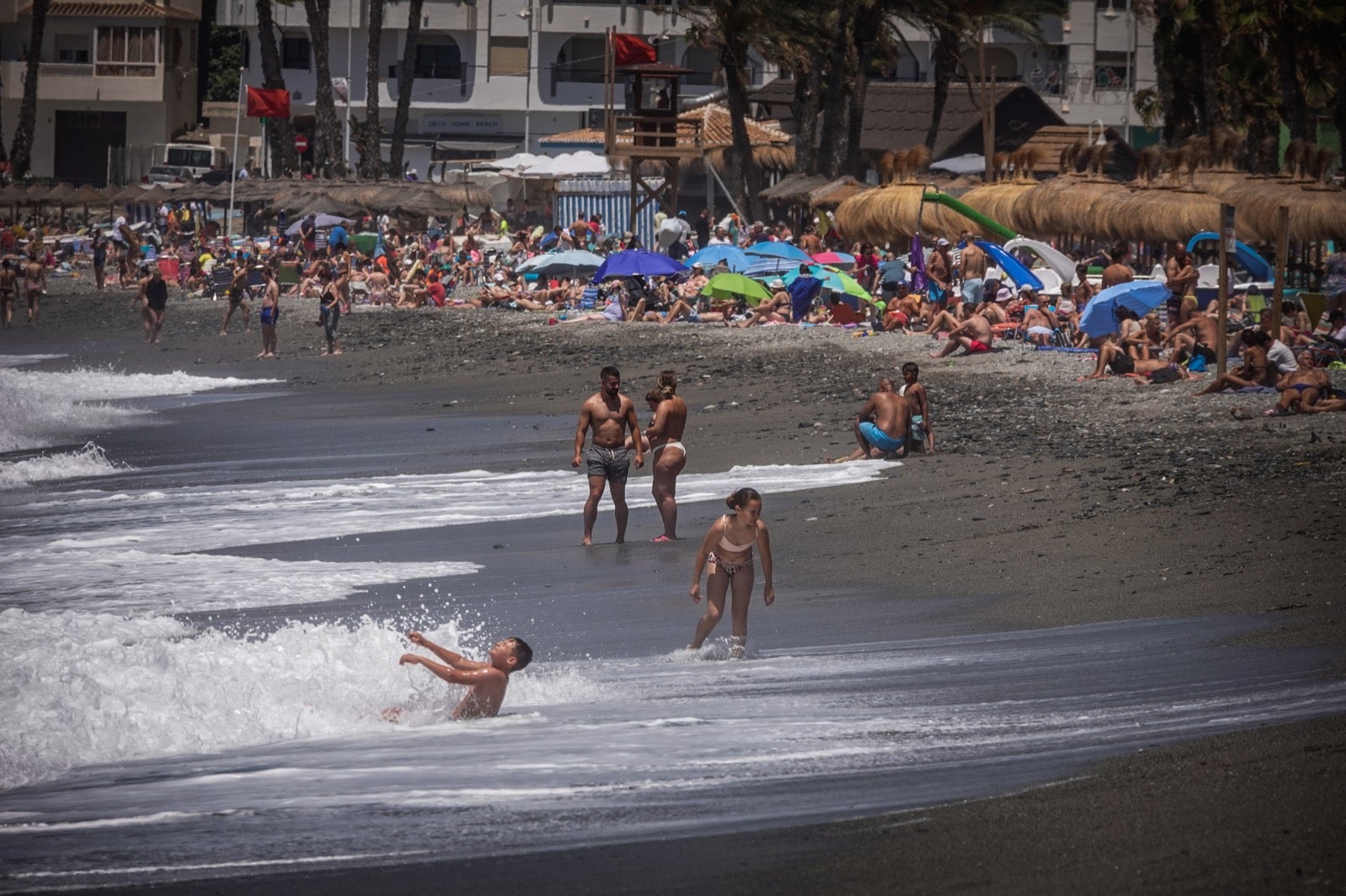 El ambiente en el primer fin de semana de julio en la Costa de Granada