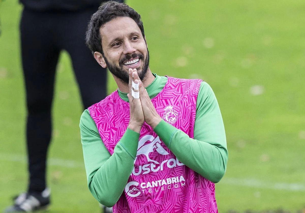 Germán Sánchez, exjugador del Granada, en un entrenamiento del Racing de Santader, del que acaba de desvincularse.