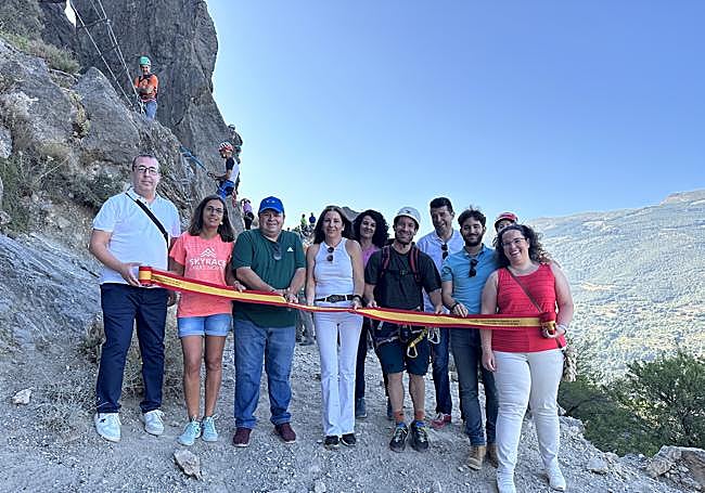 José Robles, alcalde de Güéjar Sierra, inaugura la vía