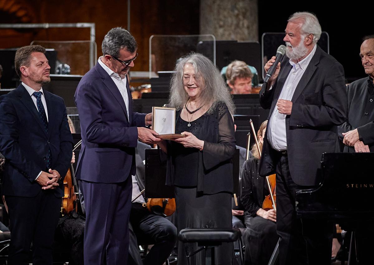 Imagen secundaria 1 - Marta Argerich, Suisse Romande y Charles Dutoit en una noche única en el Palacio de Carlos V