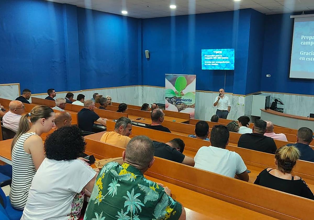 Grupo Agroponiente inicia su ronda de reuniones con agricultores para planificar la campaña