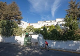 Entrada principal al albergue de Víznar.