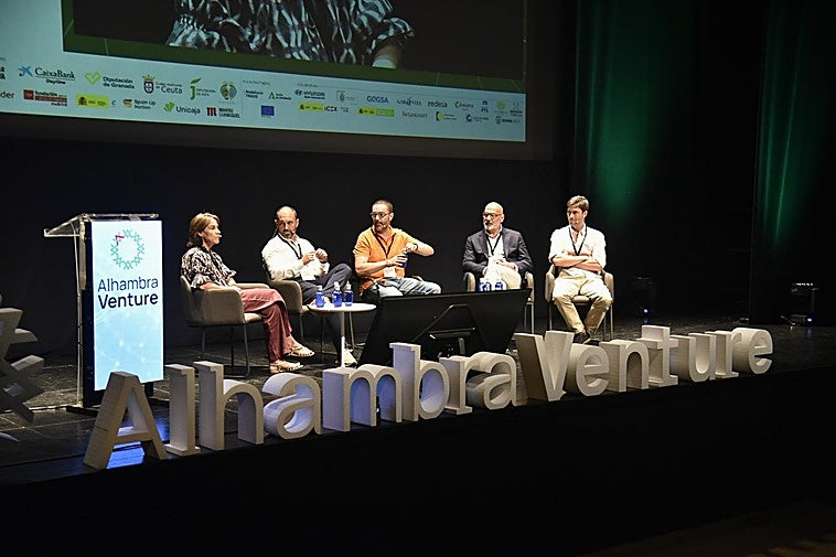 De izquierda a derecha, Rocío Ledesma, Fran Piera, Tom Horsey, Joaquín Abril-Martorell e Ignacio Monereo.