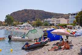 La Policía acordonó la zona donde se encontraba el cadáver del buzo.