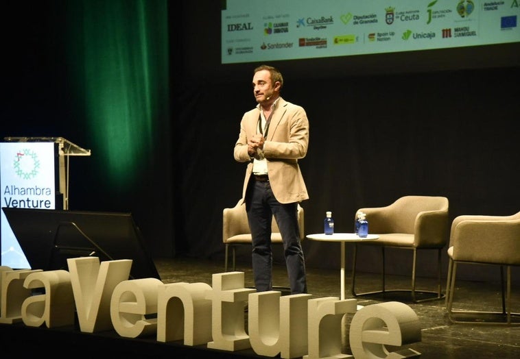 Quico Chirino, director de IDEAL, en el escenario de Alhambra Venture.