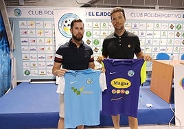 Carlos Jiménez, con la primera equipación del Poli, e 'Inda', con la segunda.
