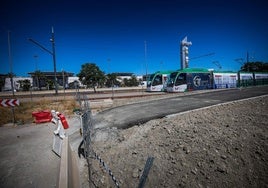 Corte en el carril ciclopeatonal de Armilla cuya obra está parada.