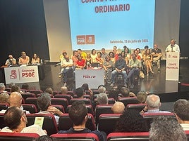 Entrena durante su intervención en el Comité Provincial en Salobreña.