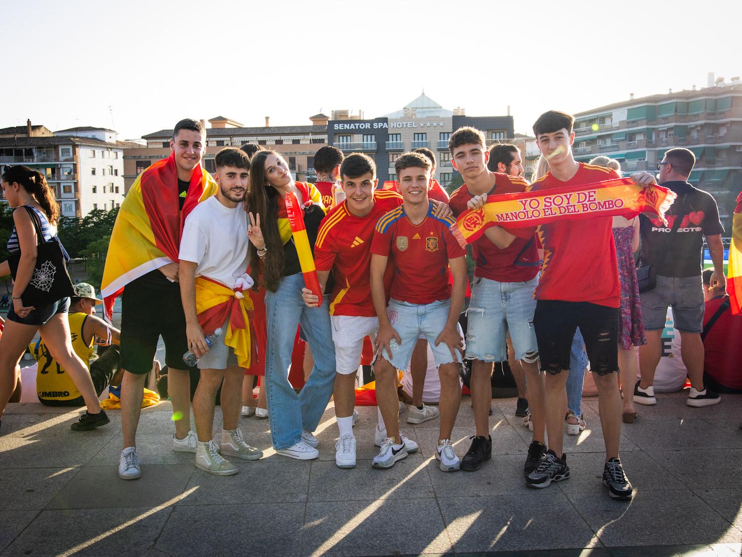 Las imágenes de la afición granadina entregada a la Selección