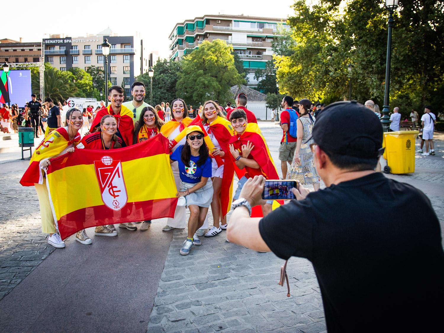 Las imágenes de la afición granadina entregada a la Selección