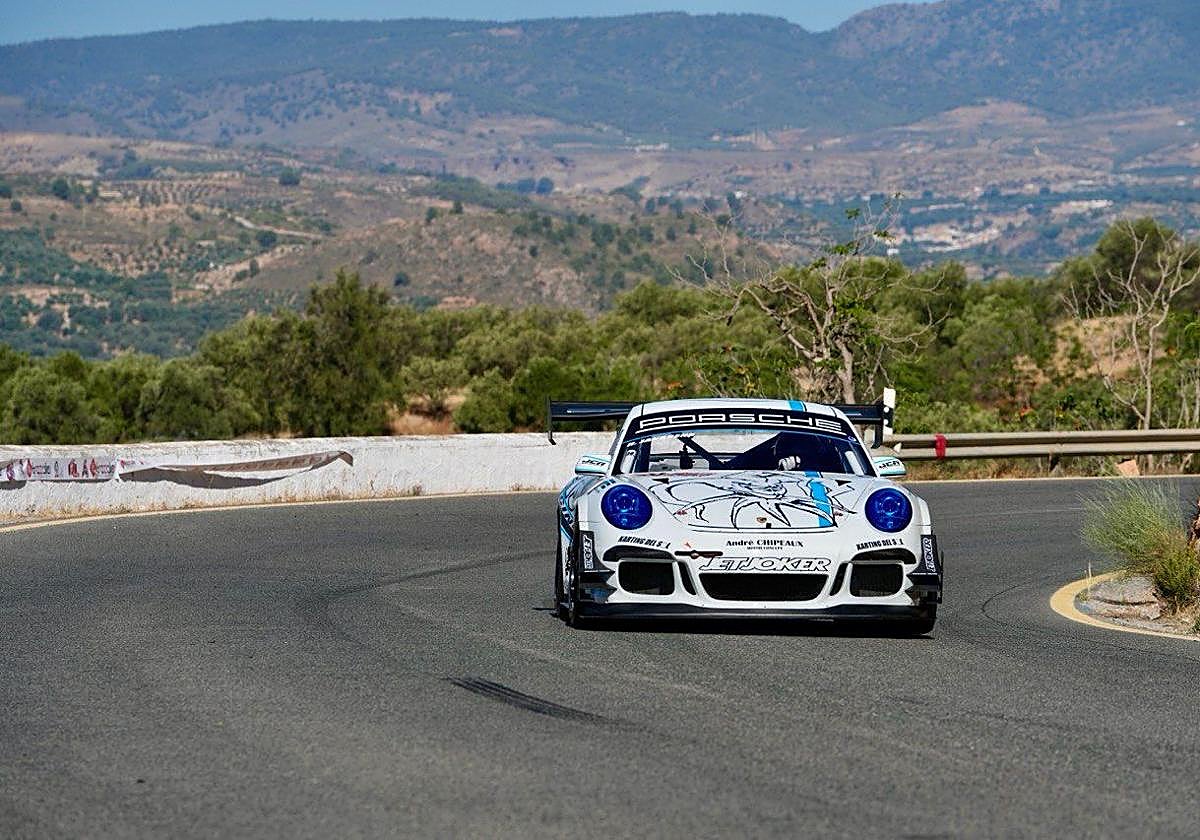 Humberto Janssens volvió a demostrar su poderío al volante.