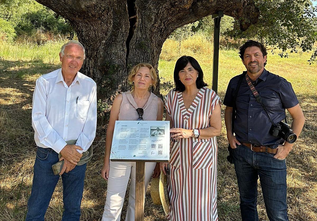 Inauguración de la placa de Miguel Hernández