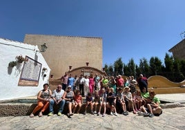 Vecinos de Gor junto a los caños del pueblo