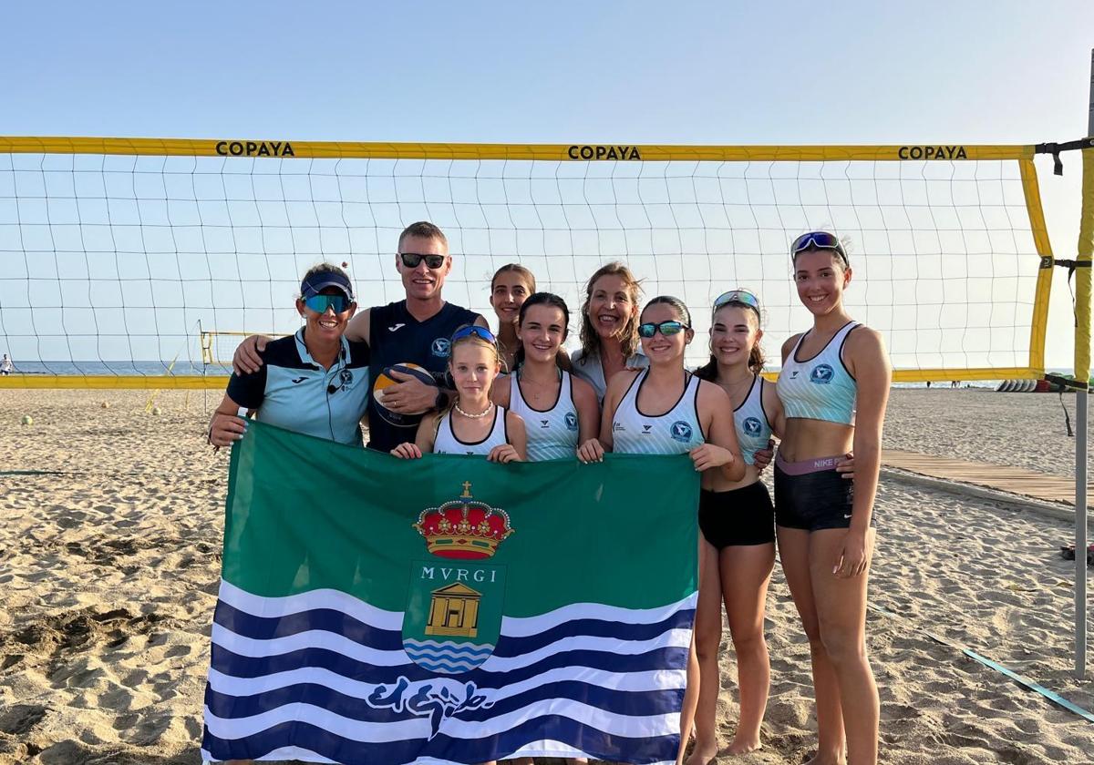 La edil de Deportes felicita al equipo femenino de vóley playa Ulemu Poniente por su clasificación para el campeonato de España