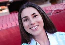 Alexia Fernández posa ya en Los Cármenes.