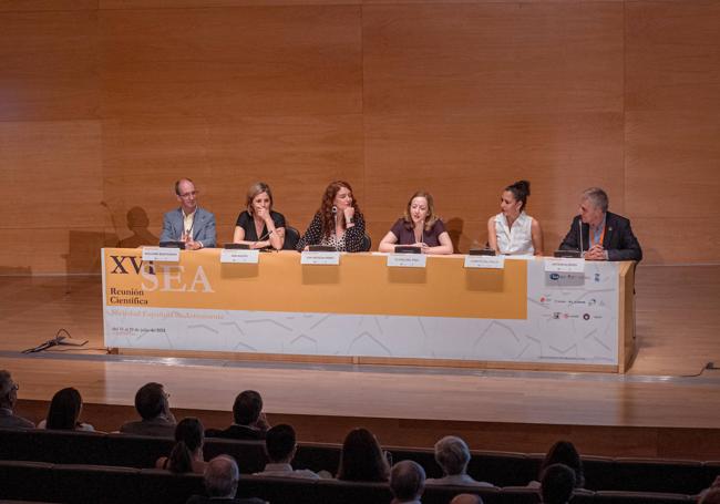 Una de las mesas redondas, en el auditorio del Parque de las Ciencias.