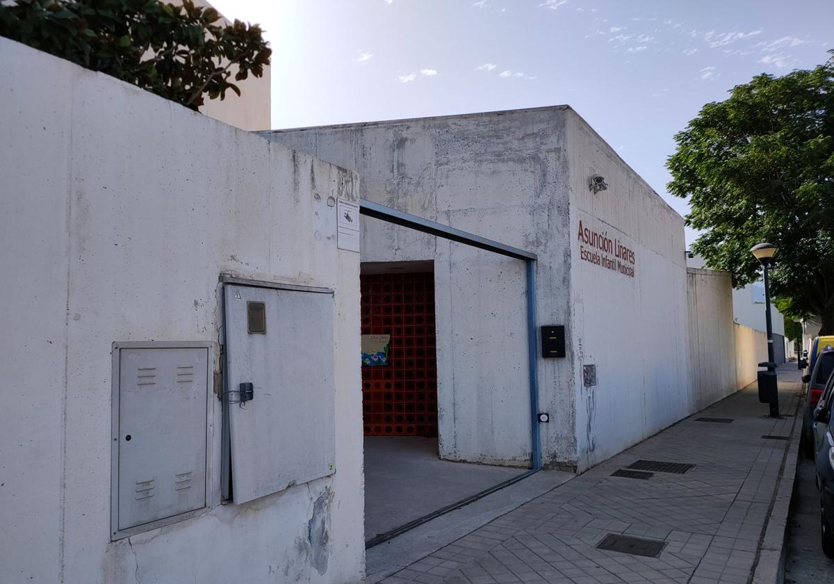 Entrada de la escuela infantil del Serrallo.