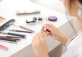 Si tienes este pintauñas en casa, no lo uses: Sanidad ha emitido una alerta