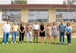 El presidente de la Diputación de Granada, Francis Rodríguez, junto al alcalde de Montefrío y otros miembros de la corporación.