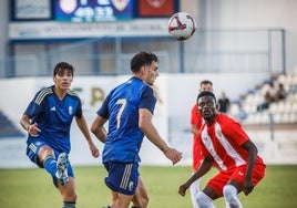 Gonzalo Villar y Lucas Boyé, durante una acción del partido en Motril.