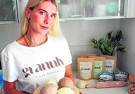 Patricia muestra las masas de Granuly.