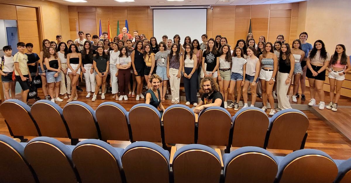 60 jóvenes participan en proyectos de investigación en el campus científico de la UJA