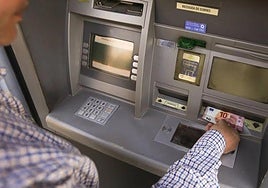 El mensaje del Banco de España por si el cajero no te devuelve la tarjeta.