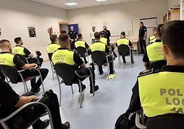 Policías locales de Jaén durante su formación.