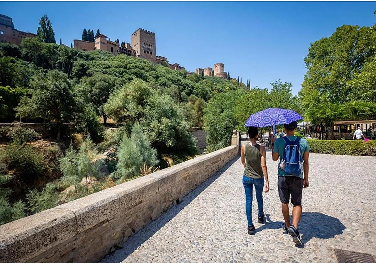 Aviso urgente de Aemet por récord de calor y calima en Andalucía .