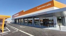 Fachada del nuevo supermercado Consum de Vegas del Genil.