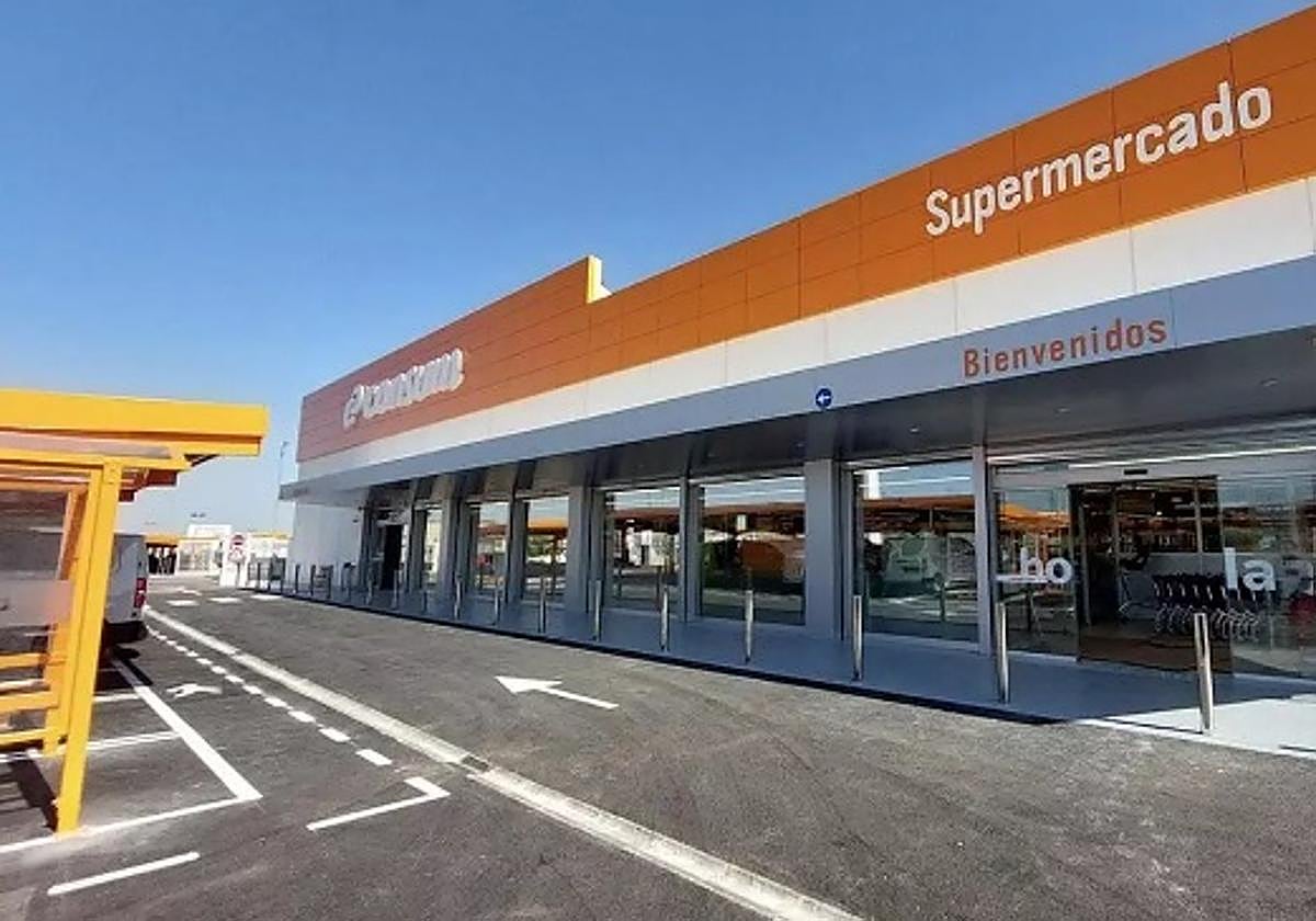 Fachada del nuevo supermercado Consum de Vegas del Genil.