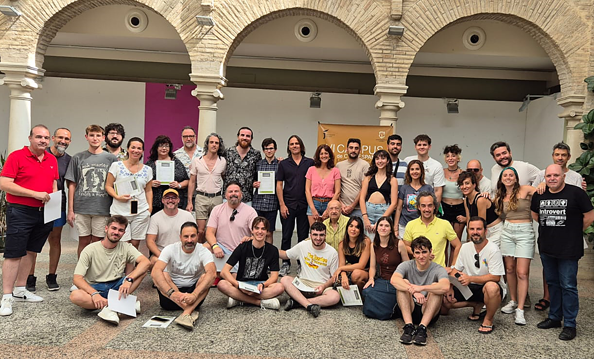 Foto de familia del alumnado del campus 'Miguel Picazo'