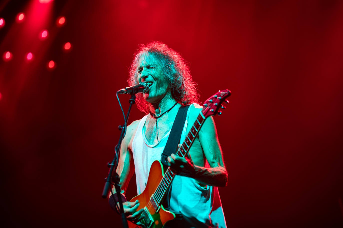 Los mejores momentos del concierto de Robe en Almería