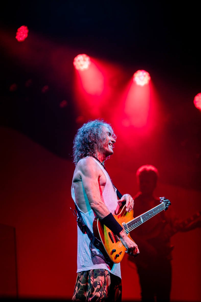 Los mejores momentos del concierto de Robe en Almería