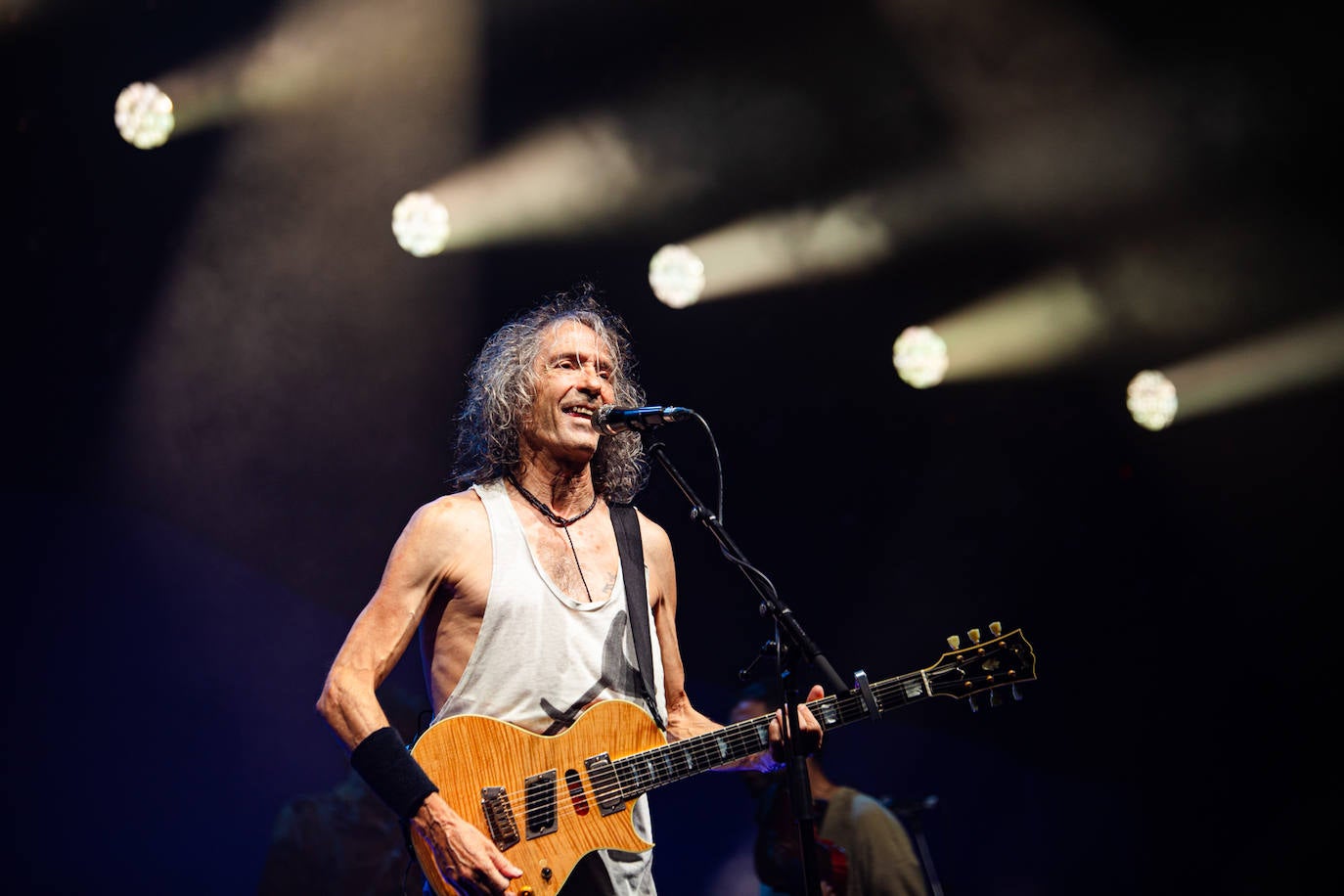 Los mejores momentos del concierto de Robe en Almería