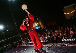 Rodrigo Cuevas durante el concierto