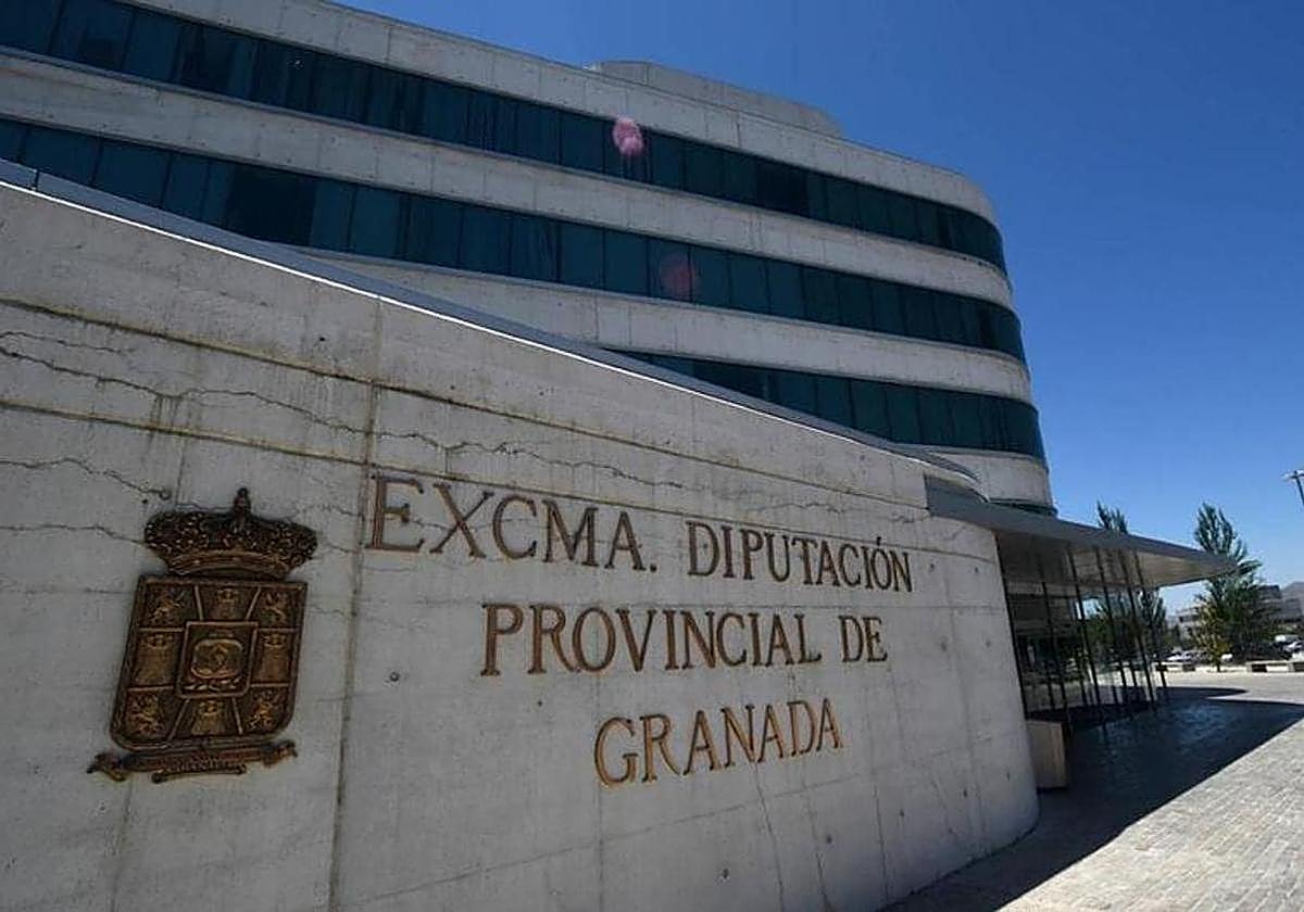 Edificio de la Diputación en la Carretera de Málaga.