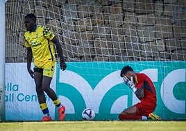 Marc Martínez se lamenta por el error que dio pie al gol de Iván Cédric para Las Palmas.